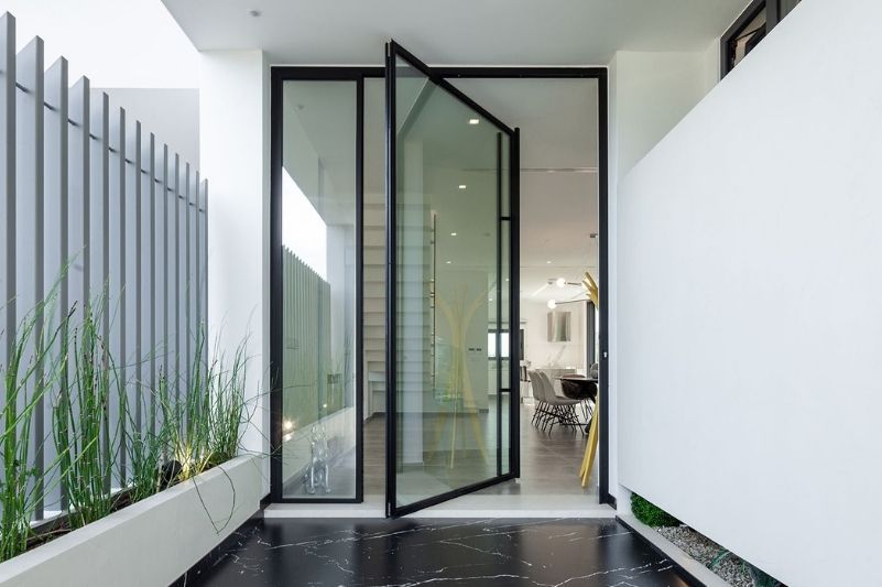 pivoting door