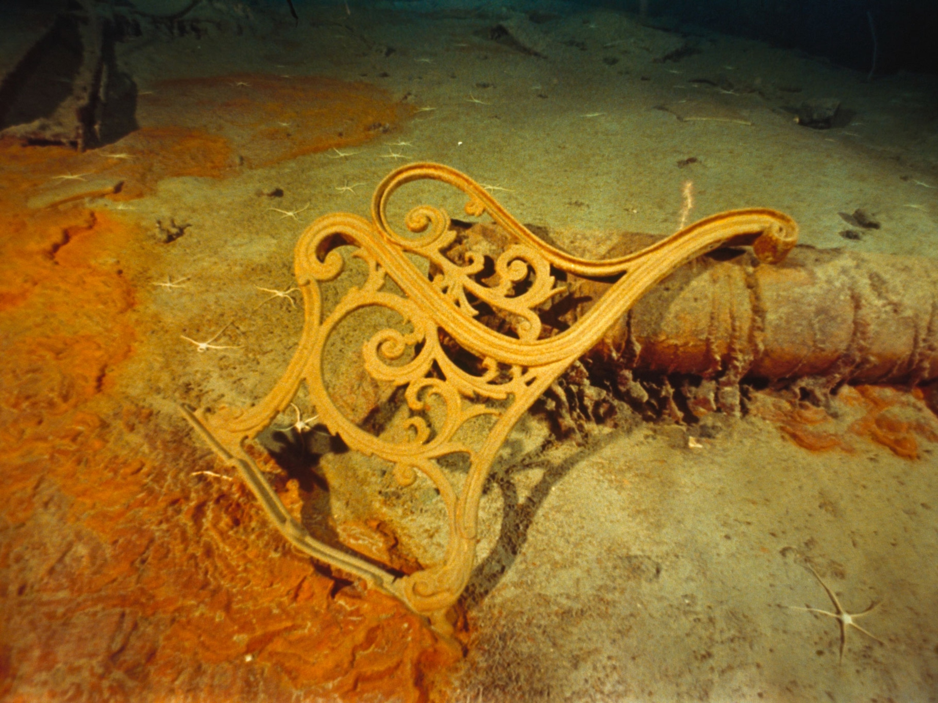 treasures of the titanic discover some famous objects rescued from the shipwreck.ghtml