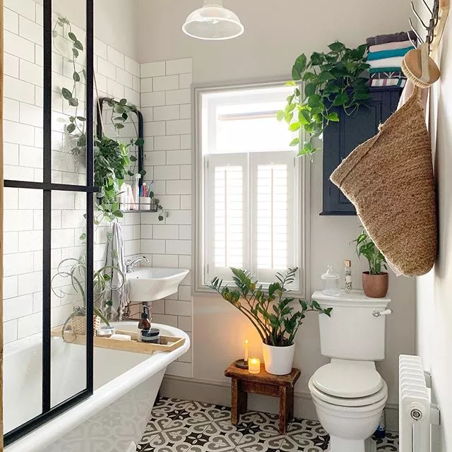 simple and small bathrooms