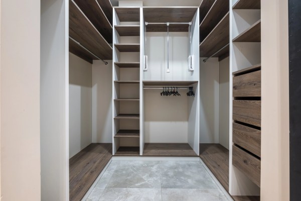 como-organizar-um-closet-pequeno