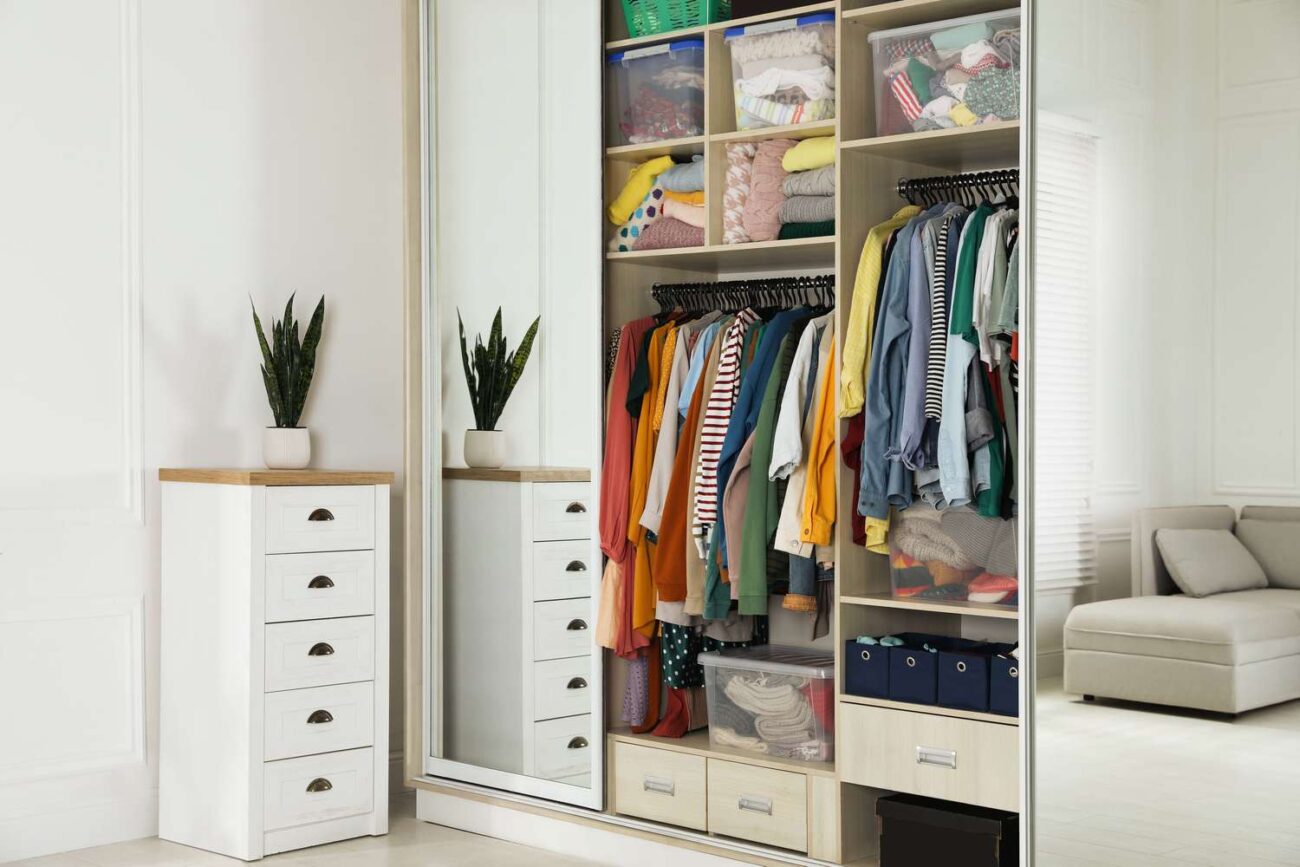 como-organizar-um-closet-pequeno