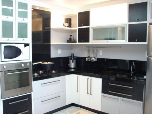 decoracao-de-cozinha-preta-e-branca