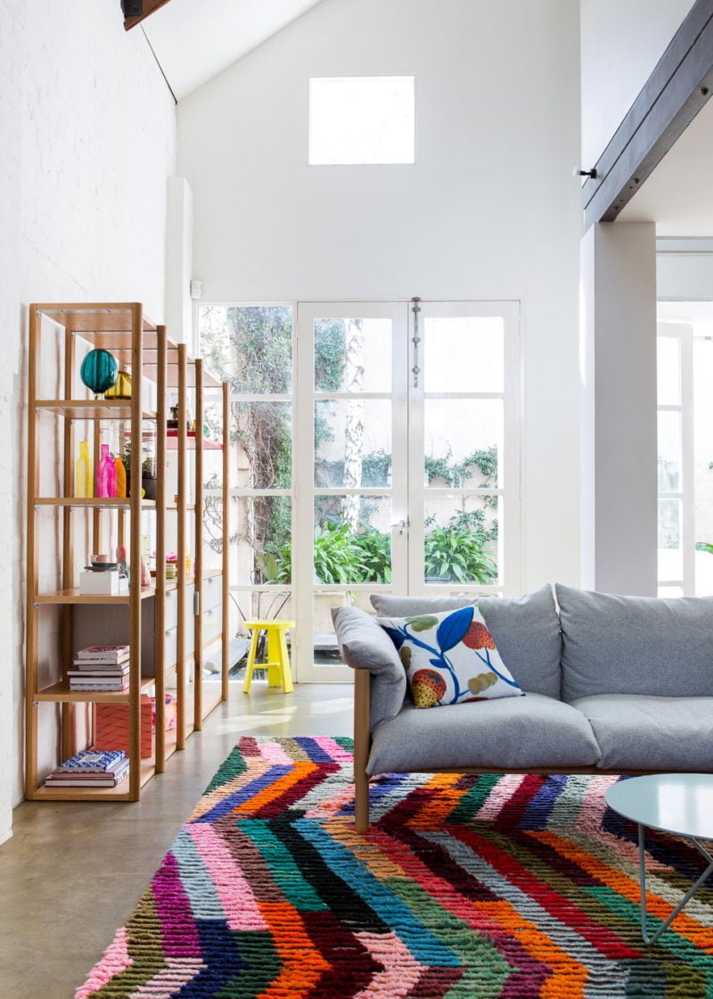 decoracao-de-sala-com-tapete-colorido