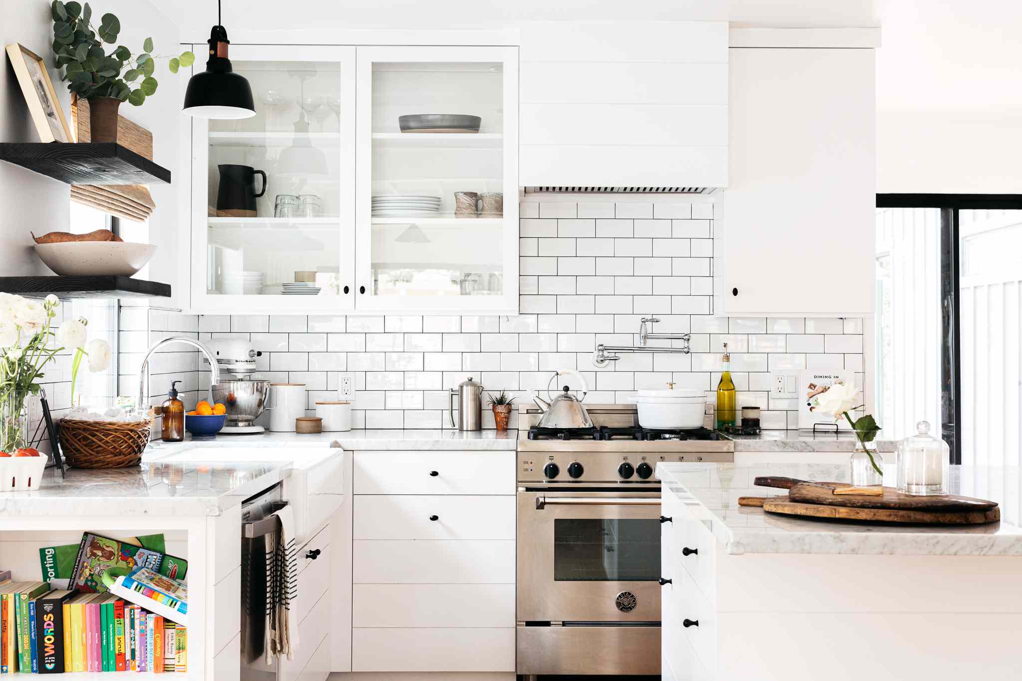 decoracao-de-cozinha-preta-e-branca