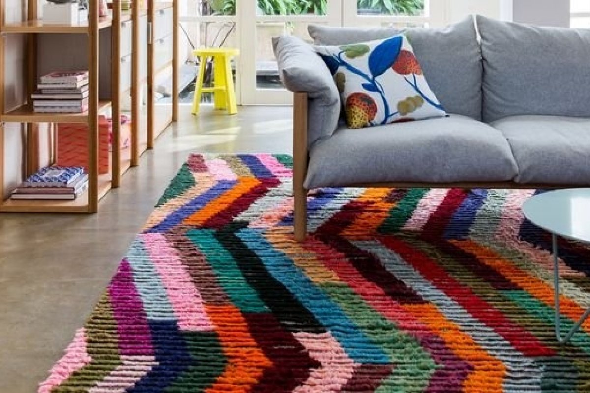 decoracao-de-sala-com-tapete-colorido