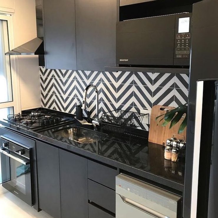 decoracao-de-cozinha-preta-e-branca