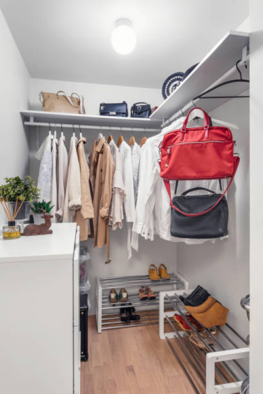 como-organizar-um-closet-pequeno