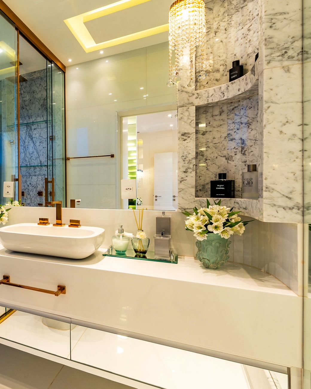 banheiro-decorado-com-marmore-44-ideias-de-decoracao-belissimas-2