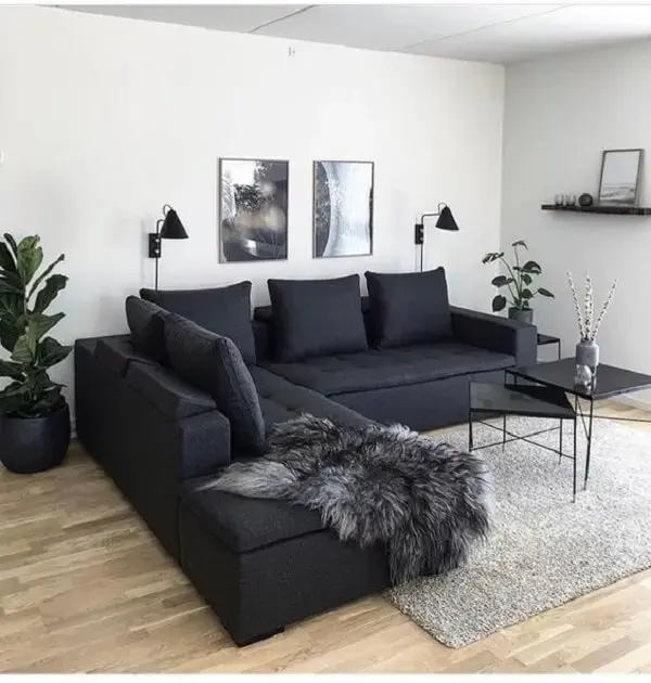 decoracao-de-sala-com-sofa-preto