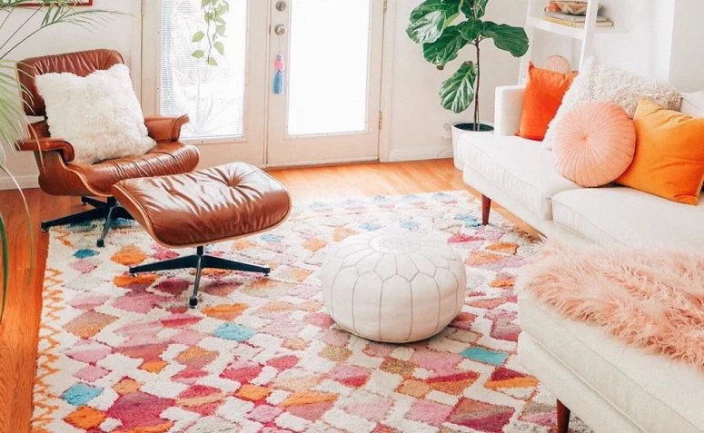 decoracao-de-sala-com-tapete-colorido