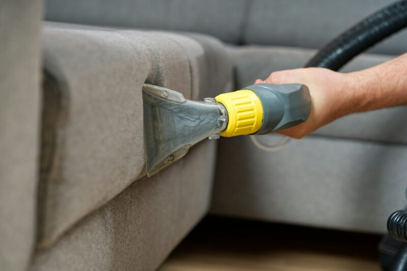 preco-de-limpeza-de-sofa-valores-em-2024-no-brasil-2