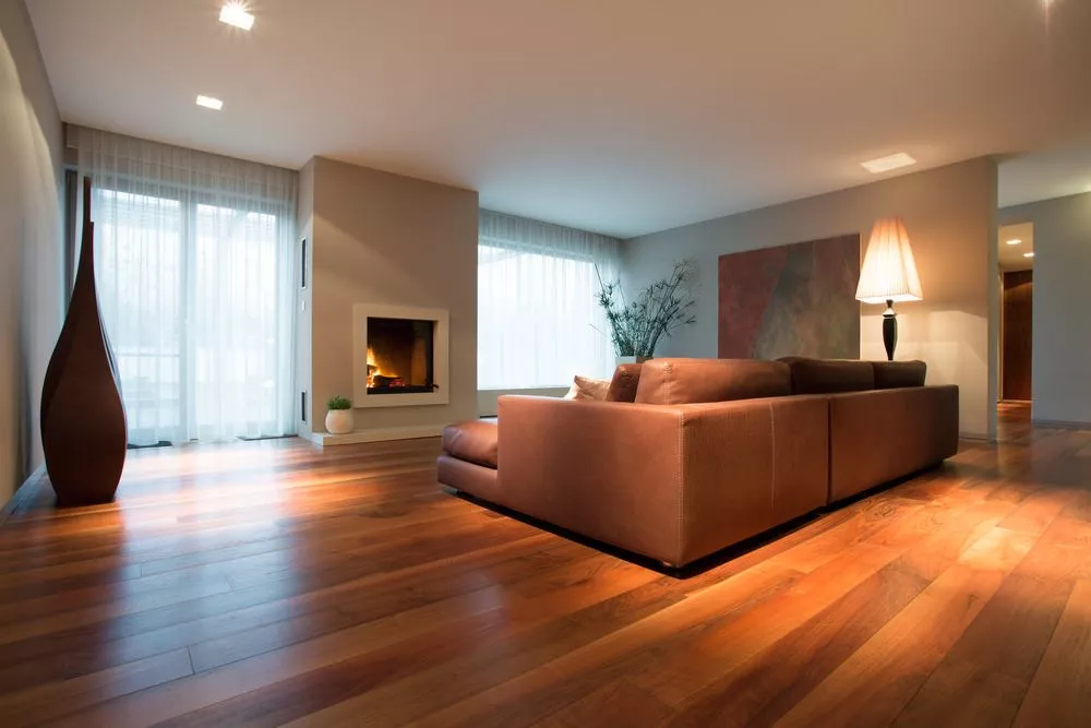 Decoração de sala com piso de madeira ...