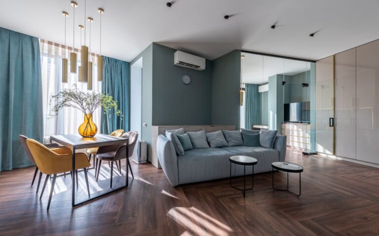 Aprenda o que você precisa fazer para comprar os móveis da sua casa sem gastar muito dinheiro com isso e do jeito certo; existe um método comprovado para isso.