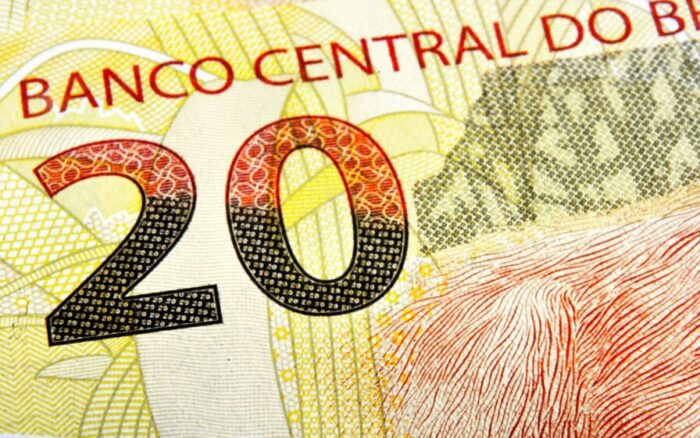 Não precisa mais do que duas dezenas de reais para ter uma ferramenta simples em casa que é capaz de fazer o trabalho de outros itens bem mais caros.