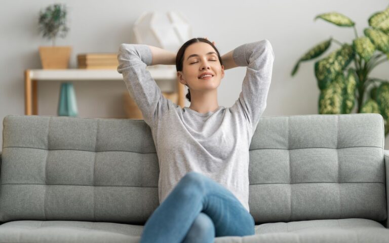 O puff que esconde um sofá? Entenda o que acontece com esse móvel coringa que você pode ter em casa; descubra os detalhes.