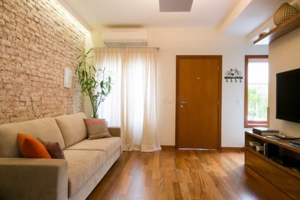 Decoração de sala com piso de madeira ...