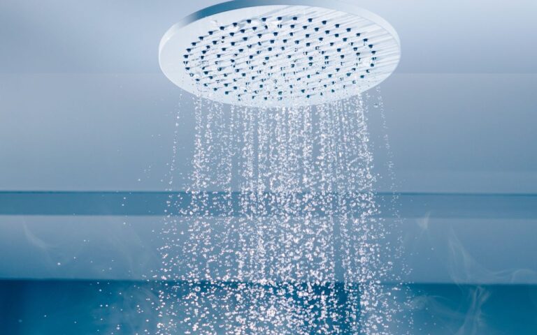 É por isso que você sempre toma banho gelado e seu chuveiro nunca esquenta! Aprenda a resolver o problema rápido.