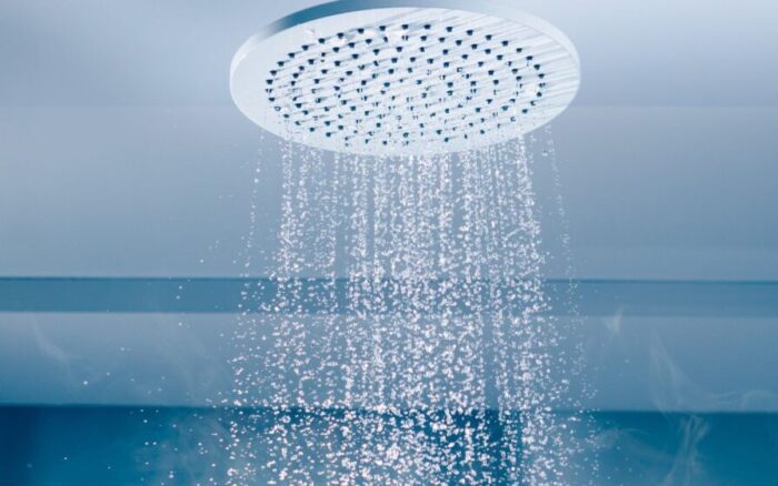 É por isso que você sempre toma banho gelado e seu chuveiro nunca esquenta! Aprenda a resolver o problema rápido.