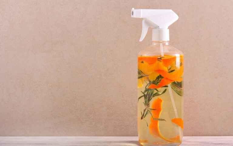 Você já pode ter tudo na sua casa para fazer uma boa fórmula artesanal para limpar muitas coisas com eficiência.