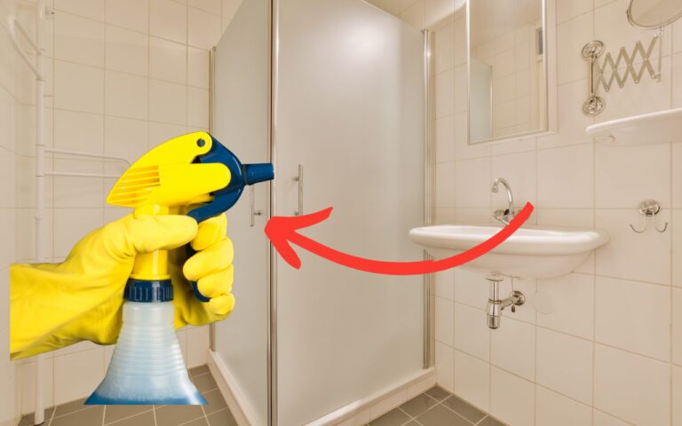 O lodo está dominando o rejunte e os cantos do box do seu banheiro? Veja a fórmula que pode resolver esse problema para sempre.