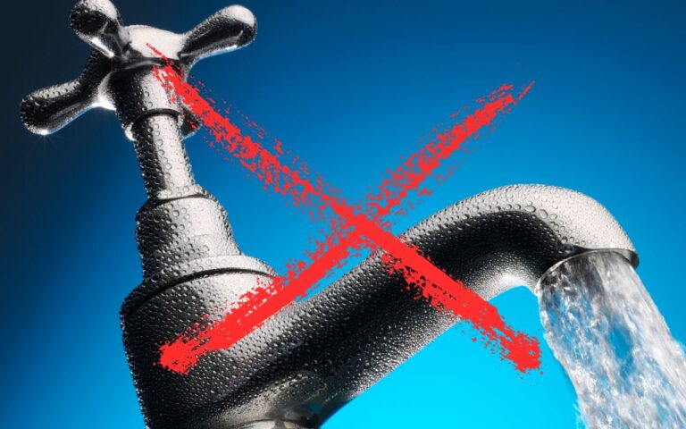 Lavar a louça sem precisar gastar água pode parecer um sonho para muita gente que não sabe o jeito certo de fazer isso acontecer.