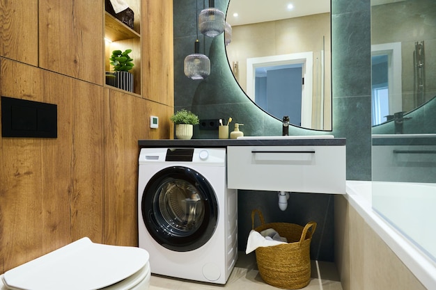 banheiro-pequeno-com-maquina-de-lavar