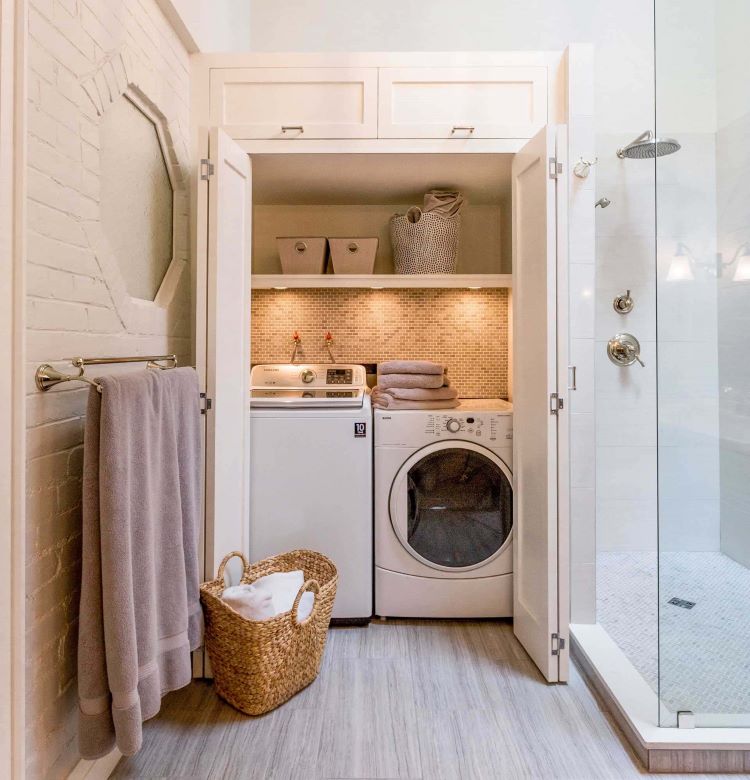 banheiro-pequeno-com-maquina-de-lavar