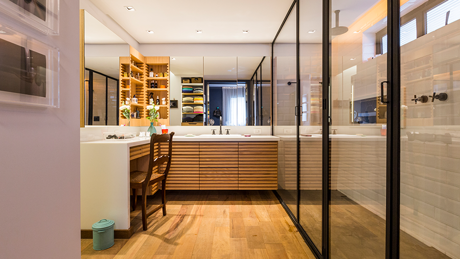 piso-de-madeira-no-banheiro